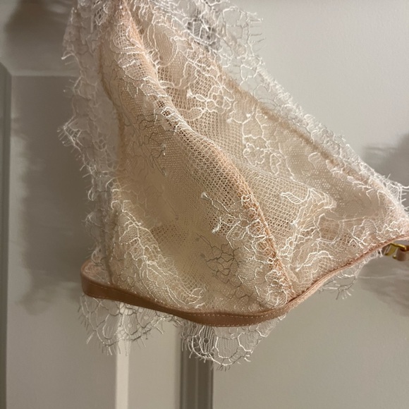 NWT Elegant Lace Bralette Victoria Secret - Picture 3 of 5